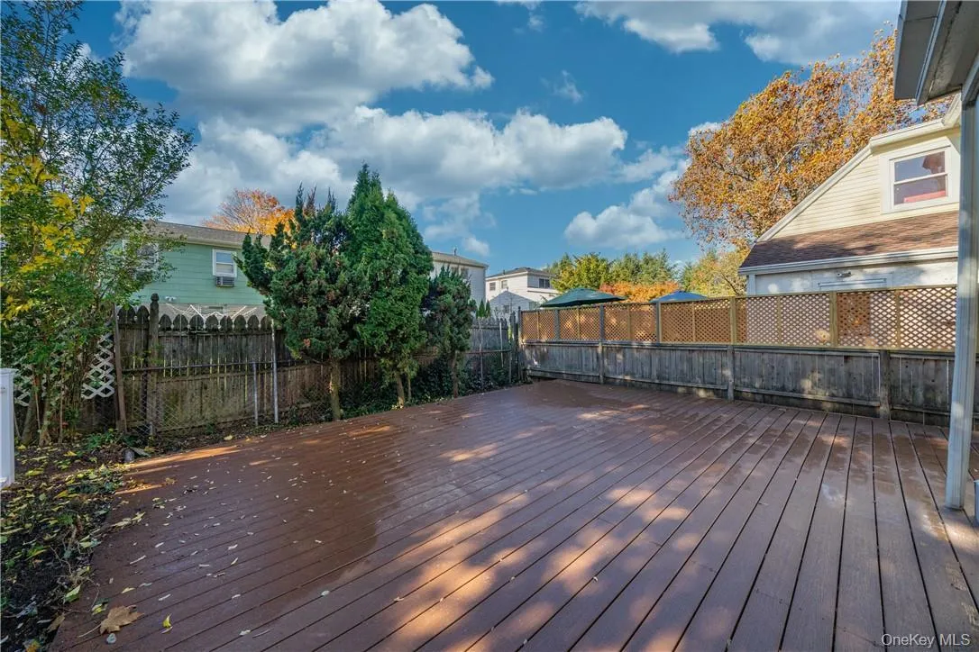 Did we say ginormous deck? Did we say ginormous deck?