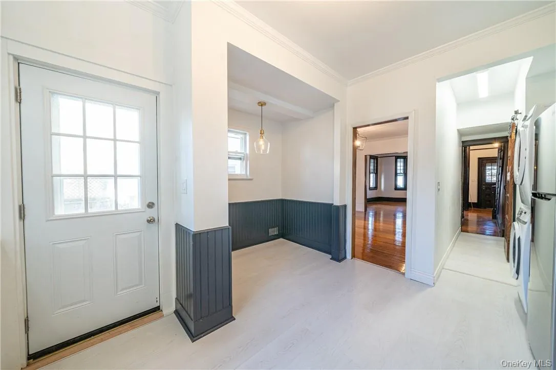 Eat In Kitchen with Breakfast nook and easy access to the first floor Washer/Dryer, powder room and backyard deck access. Eat In Kitchen with Breakfast nook and easy access to the first floor Washer/Dryer, powder room and backyard deck access.