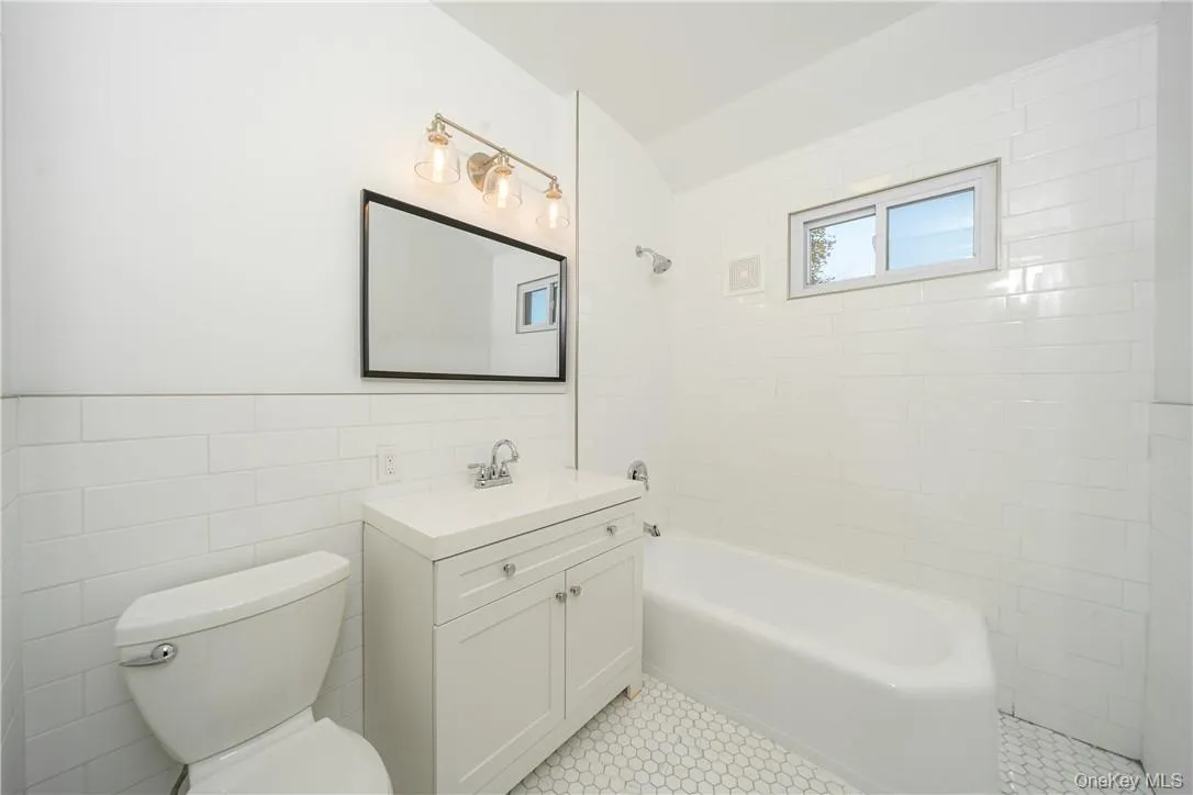 Fully renovated second floor hall bathroom (2020) Fully renovated second floor hall bathroom (2020)