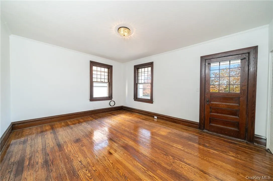 Master Bedroom with walk out terrace access. Master Bedroom with walk out terrace access.