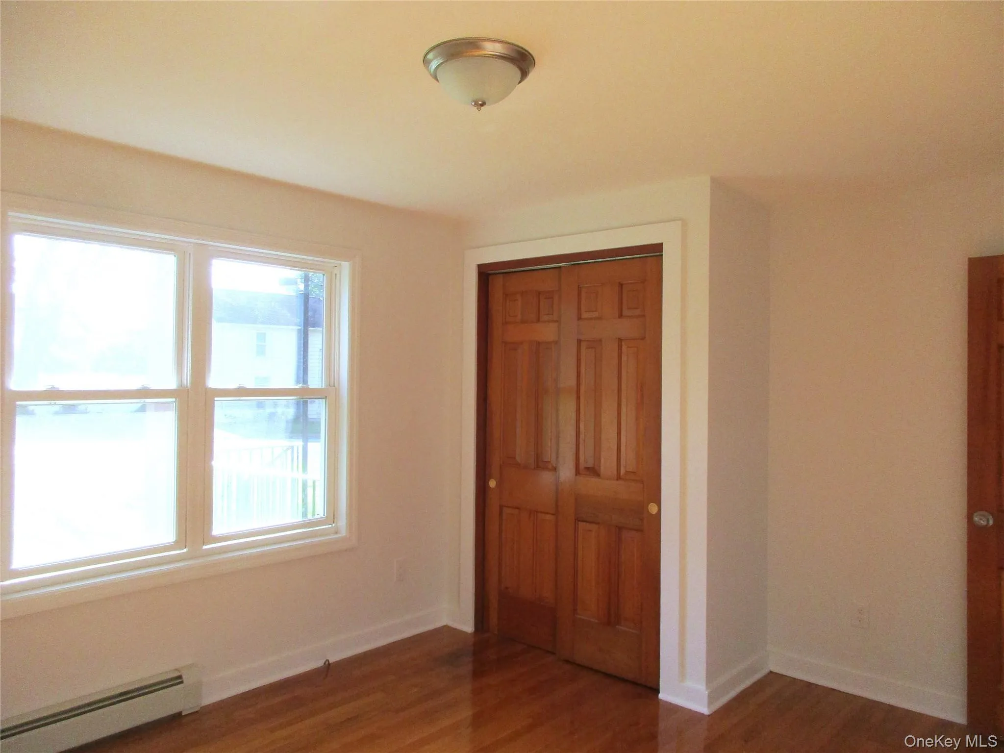 Large bedroom - closets Large bedroom - closets