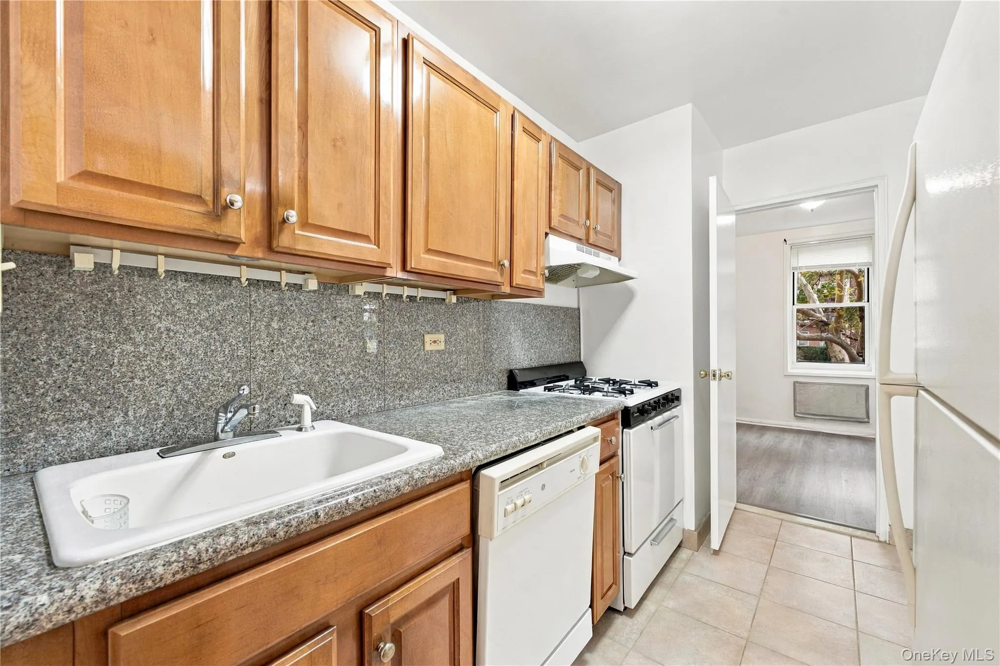 142-05 Roosevelt Avenue, New York, NY, 1 Bedroom Bedrooms, 4 Rooms Rooms,1 BathroomBathrooms,Residential,For Rent,Roosevelt,0,1057147 142-05 Roosevelt Avenue, New York, NY, 1 Bedroom Bedrooms, 4 Rooms Rooms,1 BathroomBathrooms,Residential,For Rent,Roosevelt,0,1057147
