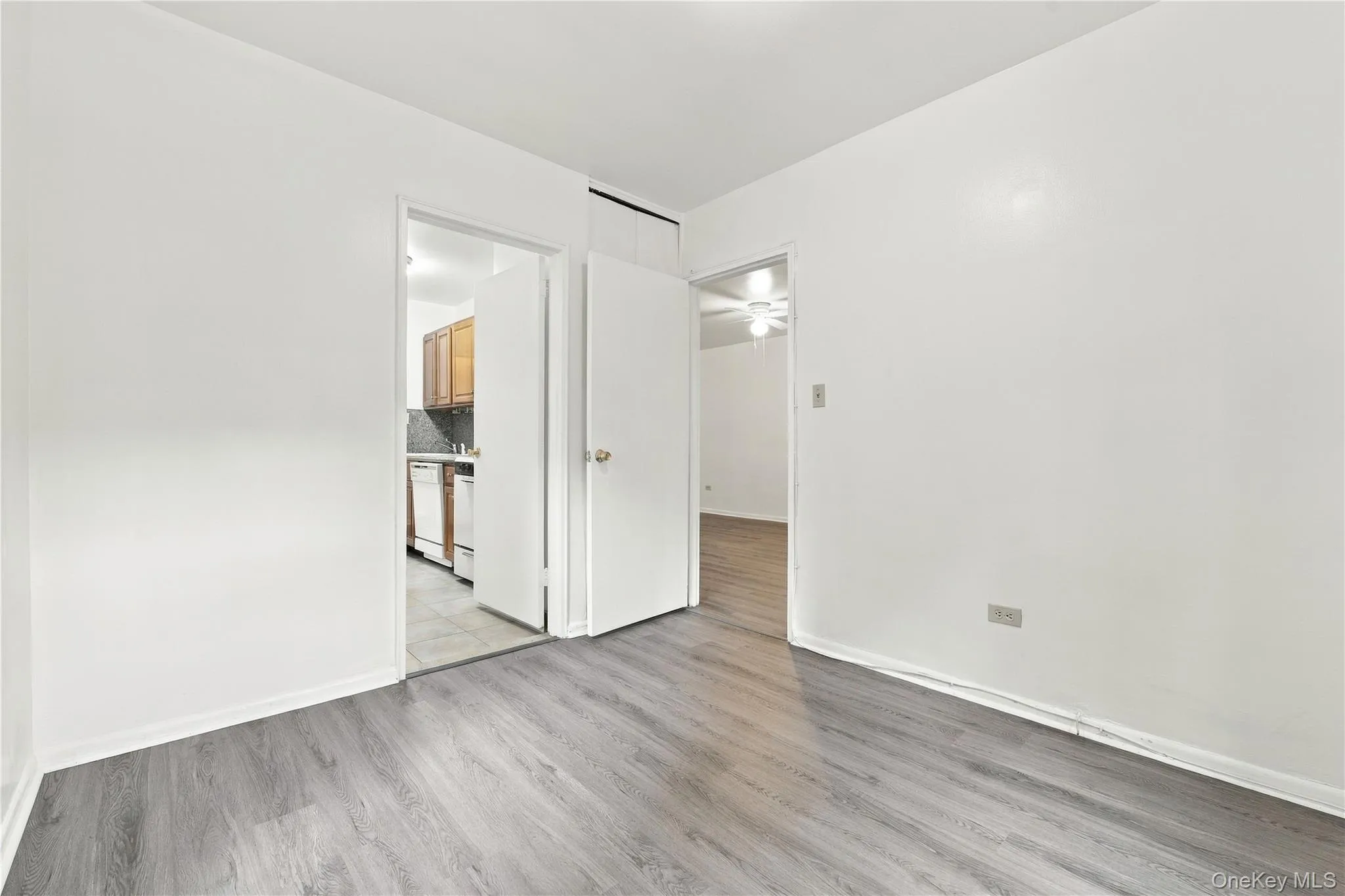 142-05 Roosevelt Avenue, New York, NY, 1 Bedroom Bedrooms, 4 Rooms Rooms,1 BathroomBathrooms,Residential,For Rent,Roosevelt,0,1057147 142-05 Roosevelt Avenue, New York, NY, 1 Bedroom Bedrooms, 4 Rooms Rooms,1 BathroomBathrooms,Residential,For Rent,Roosevelt,0,1057147