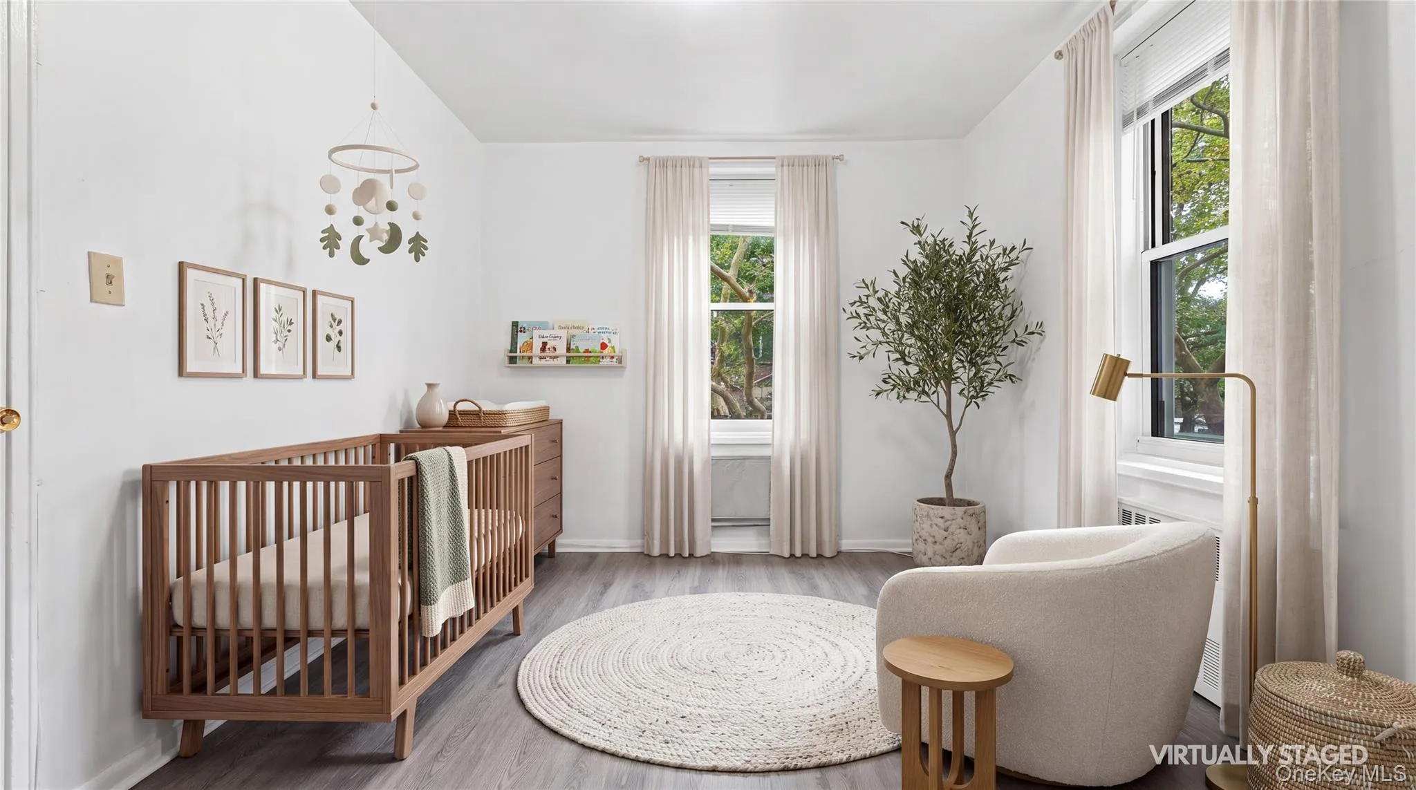 The extra room can also be used as a nursery The extra room can also be used as a nursery