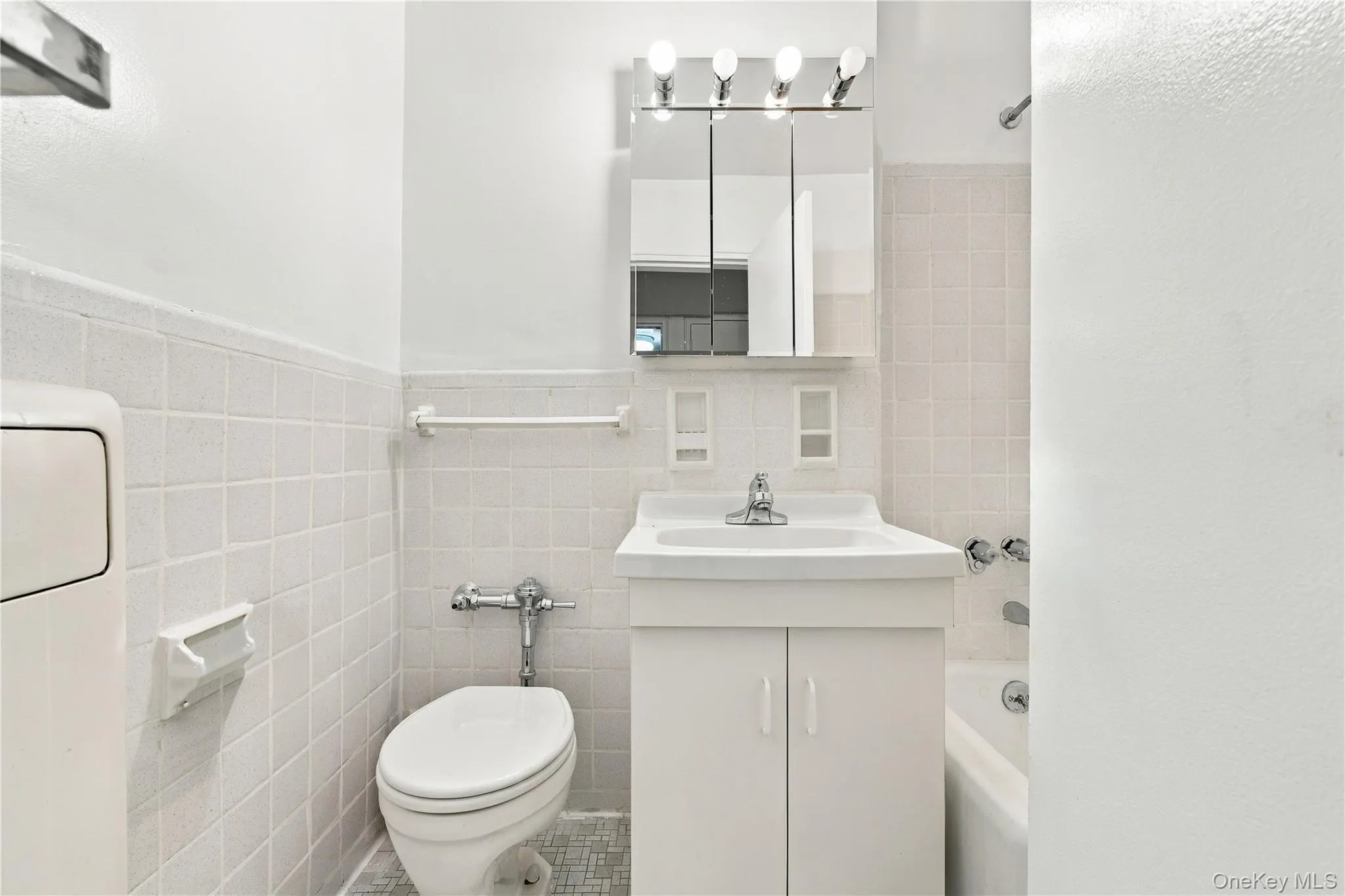 142-05 Roosevelt Avenue, New York, NY, 1 Bedroom Bedrooms, 4 Rooms Rooms,1 BathroomBathrooms,Residential,For Rent,Roosevelt,0,1057147 142-05 Roosevelt Avenue, New York, NY, 1 Bedroom Bedrooms, 4 Rooms Rooms,1 BathroomBathrooms,Residential,For Rent,Roosevelt,0,1057147