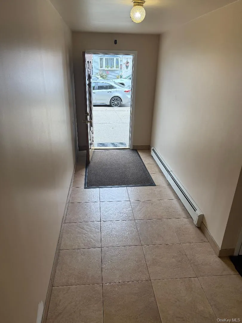 Foyer/front door Foyer/front door
