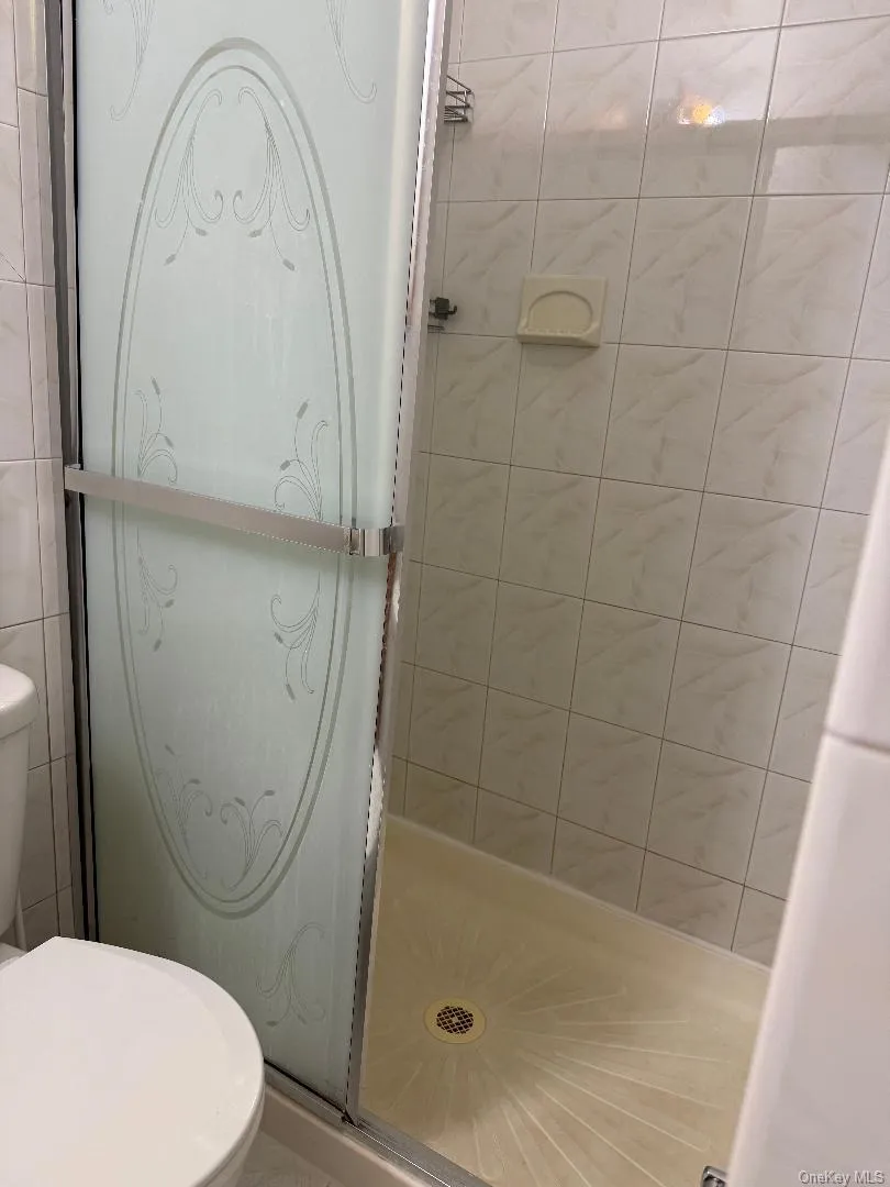 Hall (2nd) bathroomshower Hall (2nd) bathroomshower