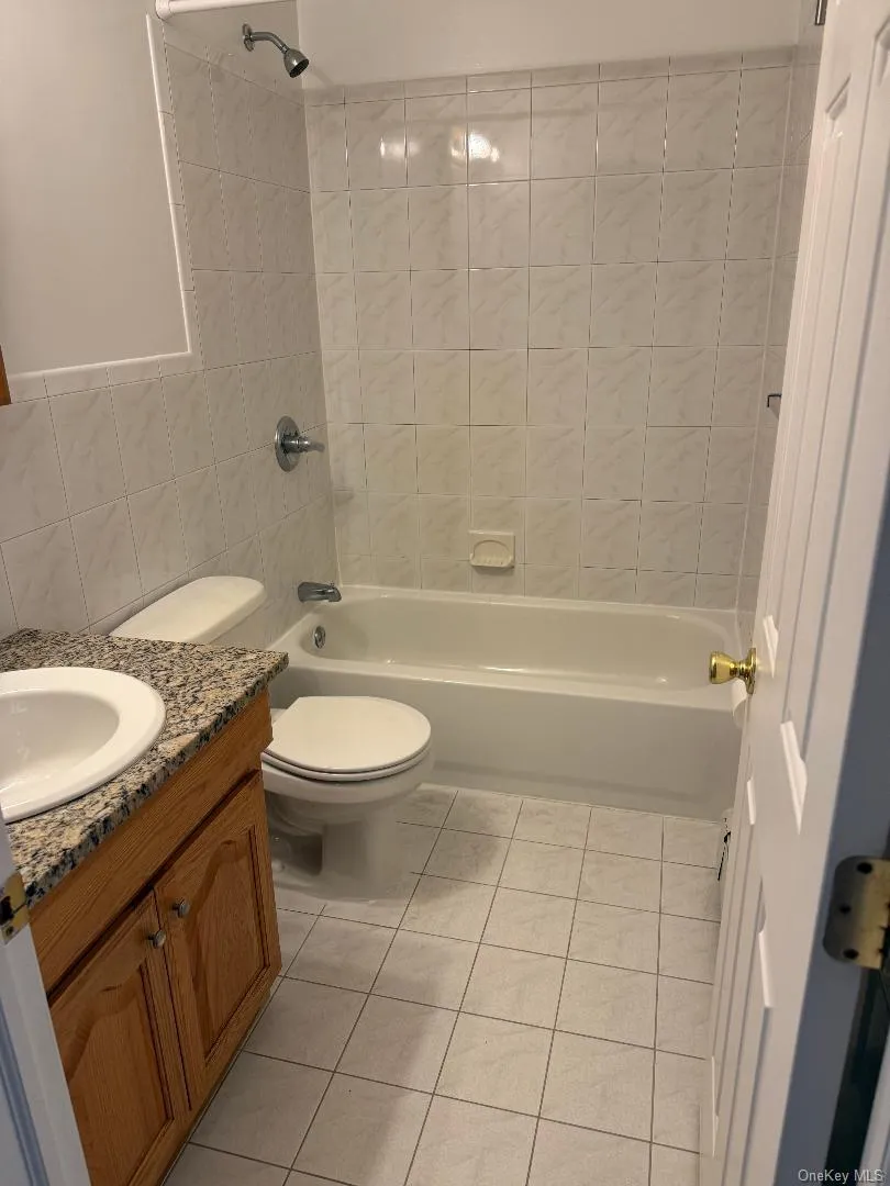1st full Bath in Primary bedroom 1st full Bath in Primary bedroom
