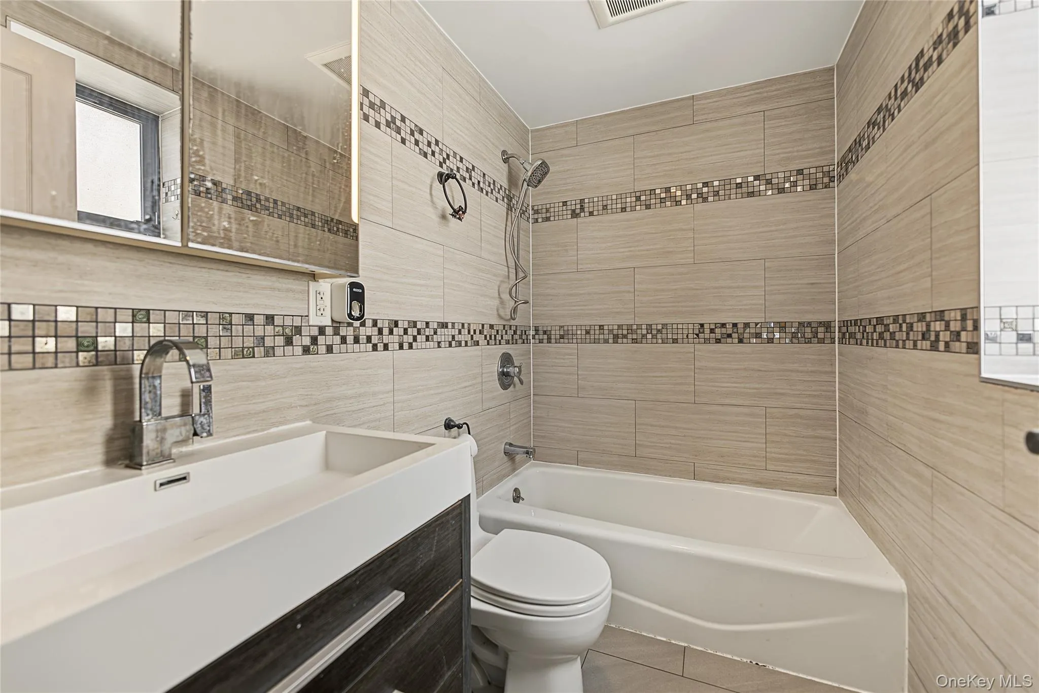 41-39 149TH ST, New York, NY, 2 Bedrooms Bedrooms, 5 Rooms Rooms,2 BathroomsBathrooms,Residential,For Rent,149TH ST,0,1057165 41-39 149TH ST, New York, NY, 2 Bedrooms Bedrooms, 5 Rooms Rooms,2 BathroomsBathrooms,Residential,For Rent,149TH ST,0,1057165