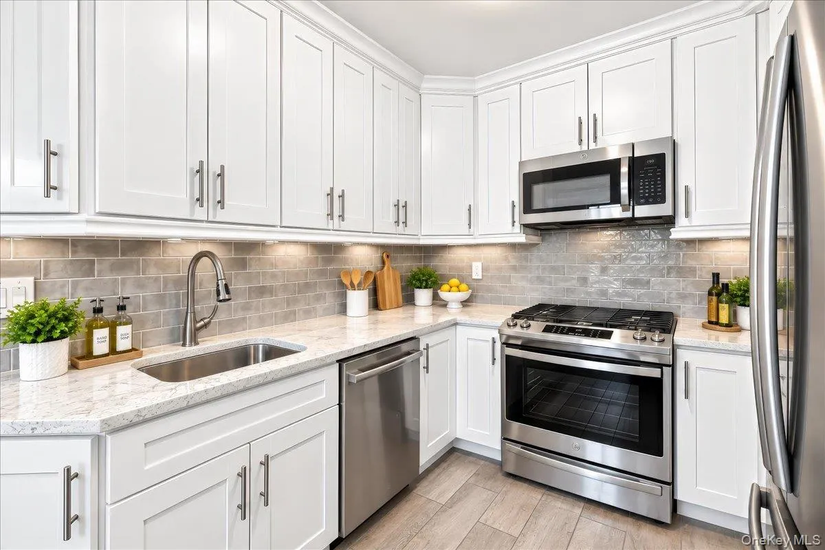 5635 Netherland Avenue, New York, NY, 1 Bedroom Bedrooms, 4 Rooms Rooms,1 BathroomBathrooms,Residential,For Rent,Netherland,0,1057168 5635 Netherland Avenue, New York, NY, 1 Bedroom Bedrooms, 4 Rooms Rooms,1 BathroomBathrooms,Residential,For Rent,Netherland,0,1057168