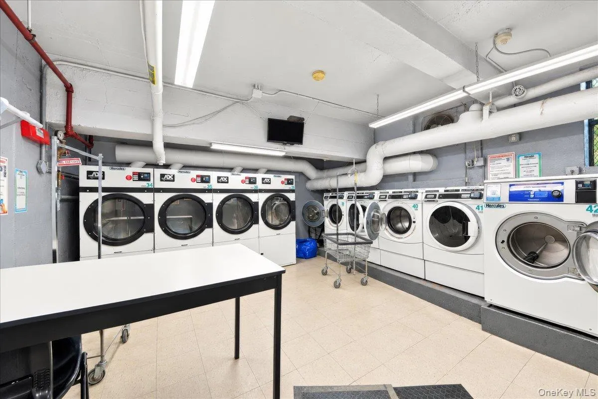 5635 Netherland Avenue, New York, NY, 1 Bedroom Bedrooms, 4 Rooms Rooms,1 BathroomBathrooms,Residential,For Rent,Netherland,0,1057168 5635 Netherland Avenue, New York, NY, 1 Bedroom Bedrooms, 4 Rooms Rooms,1 BathroomBathrooms,Residential,For Rent,Netherland,0,1057168