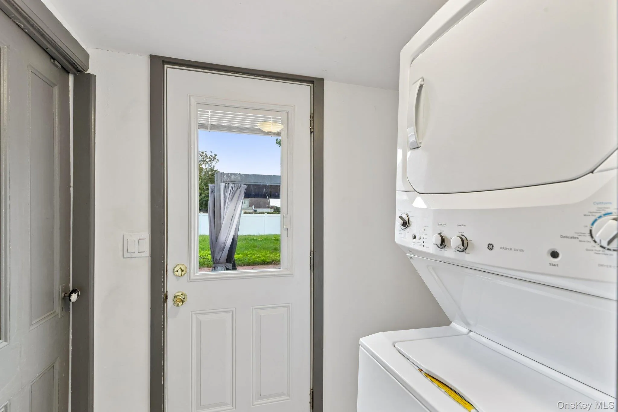 195 River Avenue, Brookhaven, NY, 3 Bedrooms Bedrooms, 6 Rooms Rooms,2 BathroomsBathrooms,Residential,For Rent,River,0,1057178 195 River Avenue, Brookhaven, NY, 3 Bedrooms Bedrooms, 6 Rooms Rooms,2 BathroomsBathrooms,Residential,For Rent,River,0,1057178