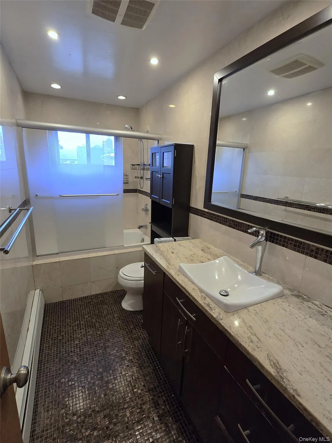 2364 Beverly Road, Hempstead, NY, 3 Bedrooms Bedrooms, 6 Rooms Rooms,1 BathroomBathrooms,Residential Lease,For Rent,Beverly,0,1057181 2364 Beverly Road, Hempstead, NY, 3 Bedrooms Bedrooms, 6 Rooms Rooms,1 BathroomBathrooms,Residential Lease,For Rent,Beverly,0,1057181