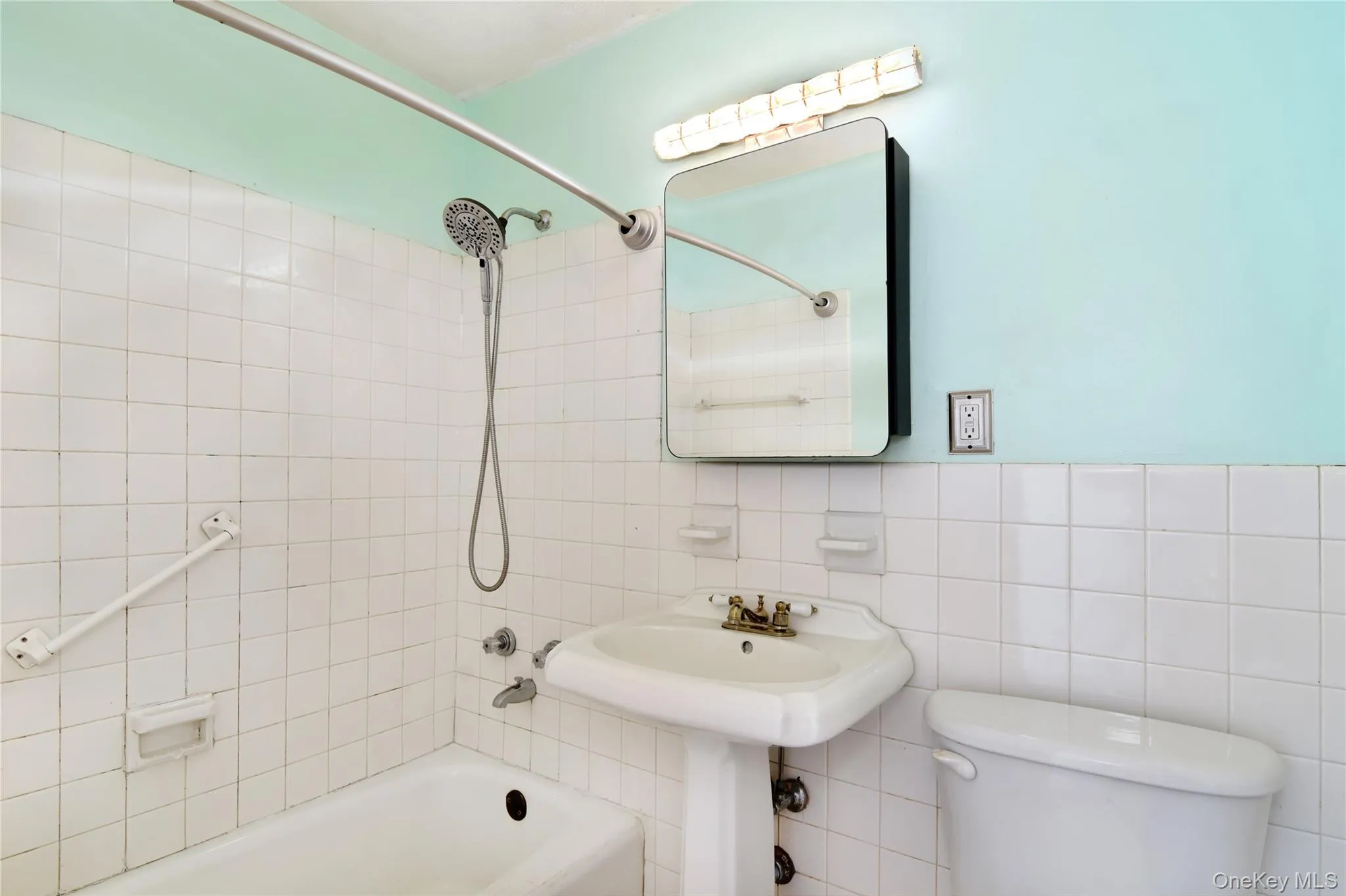 290 232nd Street, New York, NY, 3 Bedrooms Bedrooms, 7 Rooms Rooms,1 BathroomBathrooms,Residential,For Rent,232nd,0,1057184 290 232nd Street, New York, NY, 3 Bedrooms Bedrooms, 7 Rooms Rooms,1 BathroomBathrooms,Residential,For Rent,232nd,0,1057184