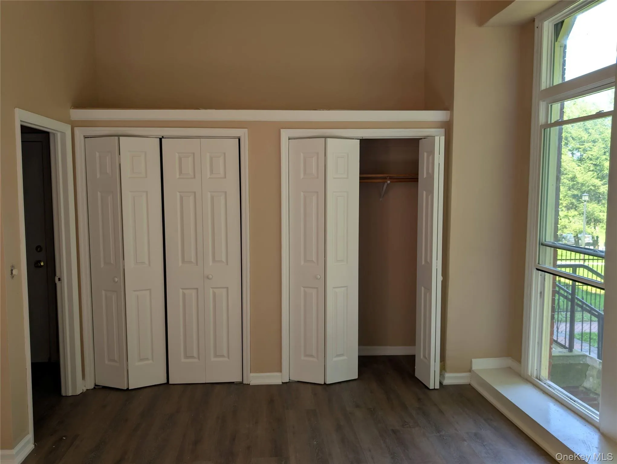 Master Bedroom Walk-in Closet Master Bedroom Walk-in Closet