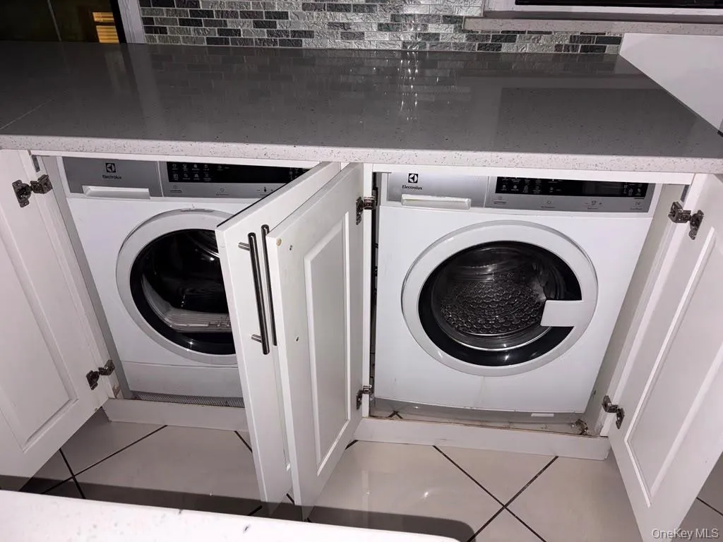 21-68 35 Street, New York, NY, 2 Bedrooms Bedrooms, 4 Rooms Rooms,1 BathroomBathrooms,Residential,For Rent,35,0,1057209 21-68 35 Street, New York, NY, 2 Bedrooms Bedrooms, 4 Rooms Rooms,1 BathroomBathrooms,Residential,For Rent,35,0,1057209