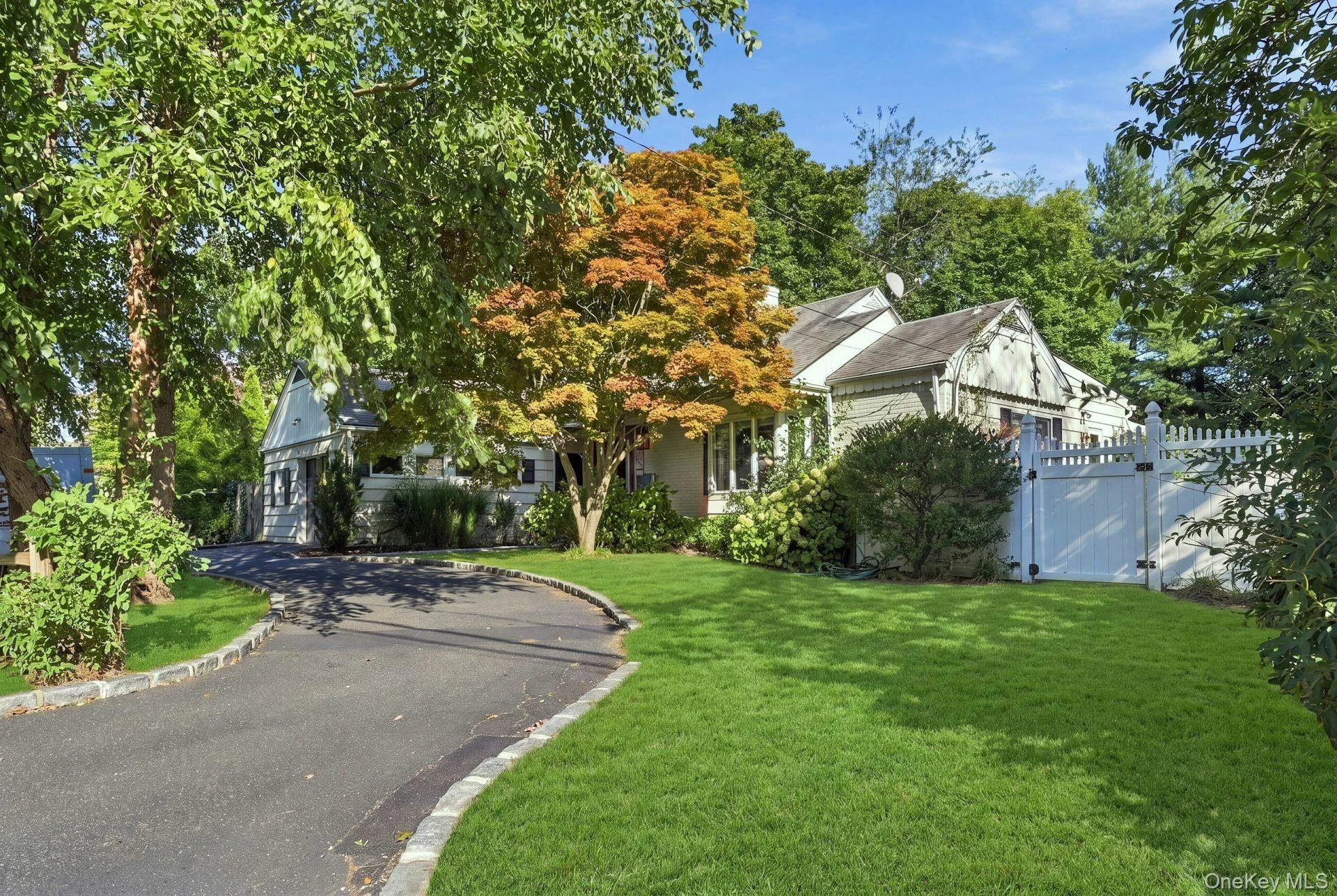 24 Avenue B, Huntington, NY, 4 Bedrooms Bedrooms, 8 Rooms Rooms,2 BathroomsBathrooms,Residential,For Rent,Avenue B,0,1057211 24 Avenue B, Huntington, NY, 4 Bedrooms Bedrooms, 8 Rooms Rooms,2 BathroomsBathrooms,Residential,For Rent,Avenue B,0,1057211