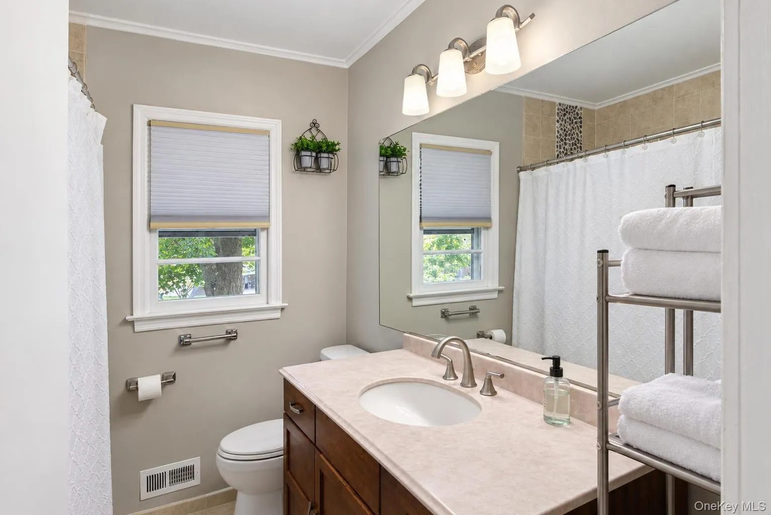 15 Randall Heights, Middletown, NY, 3 Bedrooms Bedrooms, 6 Rooms Rooms,1 BathroomBathrooms,Residential,For Rent,Randall,0,1057215 15 Randall Heights, Middletown, NY, 3 Bedrooms Bedrooms, 6 Rooms Rooms,1 BathroomBathrooms,Residential,For Rent,Randall,0,1057215