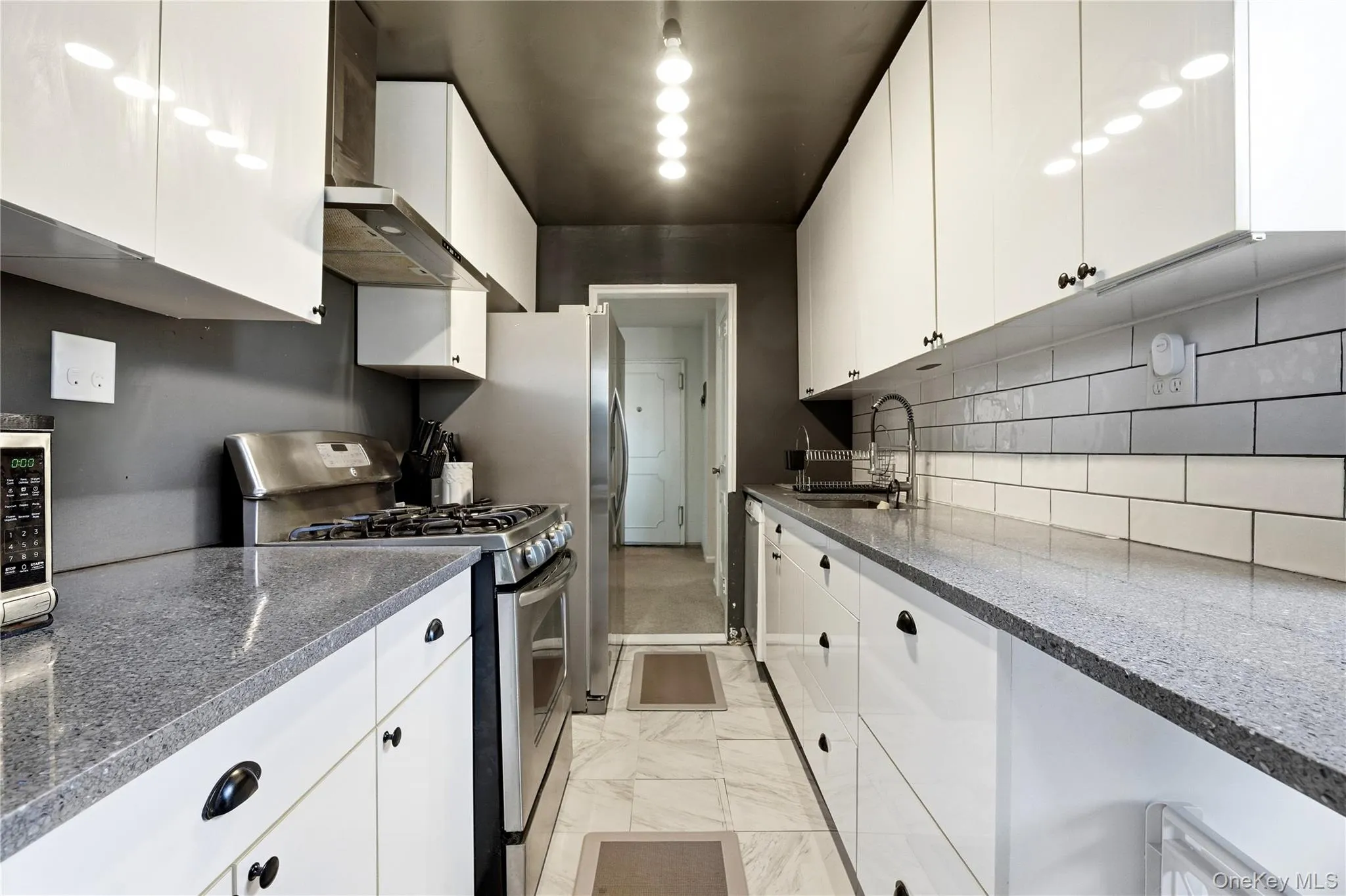 18-40 211th Street, New York, NY, 1 Bedroom Bedrooms, 3 Rooms Rooms,1 BathroomBathrooms,Residential,For Rent,211th,0,1057253 18-40 211th Street, New York, NY, 1 Bedroom Bedrooms, 3 Rooms Rooms,1 BathroomBathrooms,Residential,For Rent,211th,0,1057253