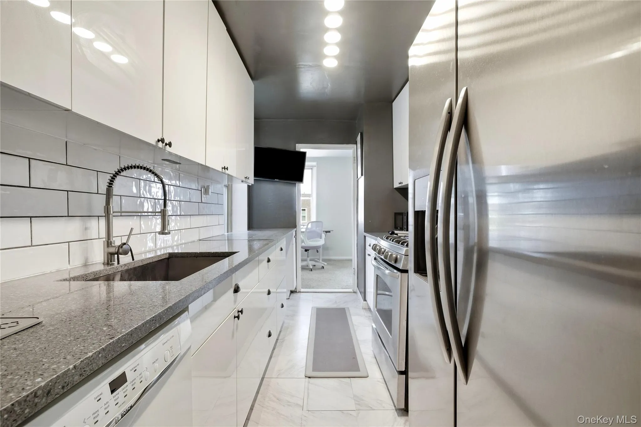 18-40 211th Street, New York, NY, 1 Bedroom Bedrooms, 3 Rooms Rooms,1 BathroomBathrooms,Residential,For Rent,211th,0,1057253 18-40 211th Street, New York, NY, 1 Bedroom Bedrooms, 3 Rooms Rooms,1 BathroomBathrooms,Residential,For Rent,211th,0,1057253