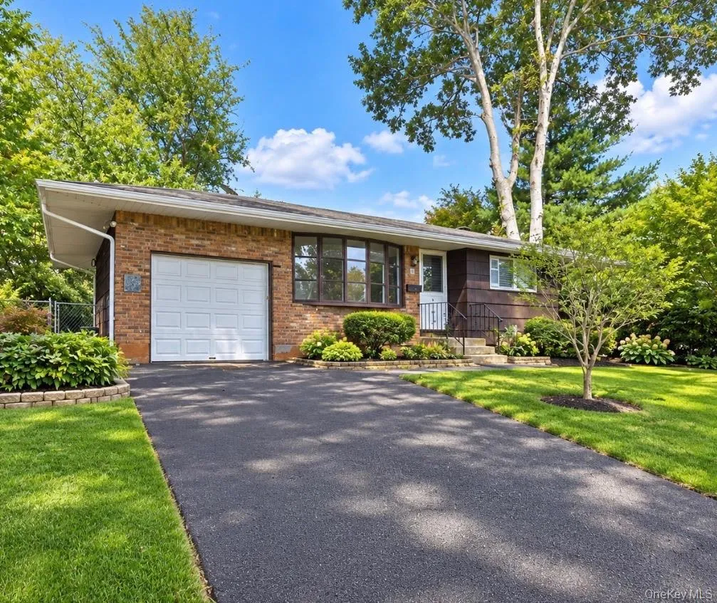 5 Pebble Lane, Huntington, NY, 3 Bedrooms Bedrooms, 5 Rooms Rooms,1 BathroomBathrooms,Residential,For Rent,Pebble,0,1057257 5 Pebble Lane, Huntington, NY, 3 Bedrooms Bedrooms, 5 Rooms Rooms,1 BathroomBathrooms,Residential,For Rent,Pebble,0,1057257