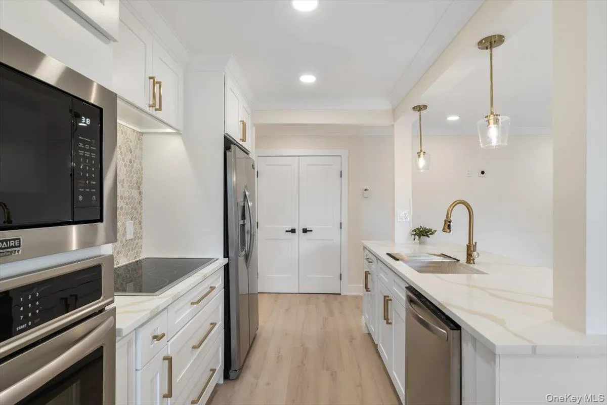263 River Avenue, Brookhaven, NY, 1 Bedroom Bedrooms, 4 Rooms Rooms,1 BathroomBathrooms,Residential,For Rent,River,0,1057258 263 River Avenue, Brookhaven, NY, 1 Bedroom Bedrooms, 4 Rooms Rooms,1 BathroomBathrooms,Residential,For Rent,River,0,1057258