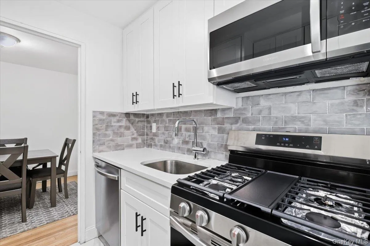 30 Ehrbar, Mount Vernon, NY, 1 Bedroom Bedrooms, 3 Rooms Rooms,1 BathroomBathrooms,Residential,For Rent,Ehrbar,0,1057261 30 Ehrbar, Mount Vernon, NY, 1 Bedroom Bedrooms, 3 Rooms Rooms,1 BathroomBathrooms,Residential,For Rent,Ehrbar,0,1057261