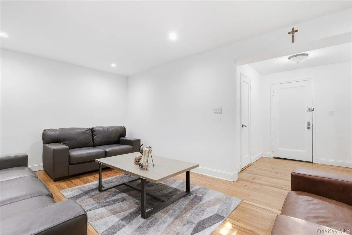 30 Ehrbar, Mount Vernon, NY, 1 Bedroom Bedrooms, 3 Rooms Rooms,1 BathroomBathrooms,Residential,For Rent,Ehrbar,0,1057261 30 Ehrbar, Mount Vernon, NY, 1 Bedroom Bedrooms, 3 Rooms Rooms,1 BathroomBathrooms,Residential,For Rent,Ehrbar,0,1057261