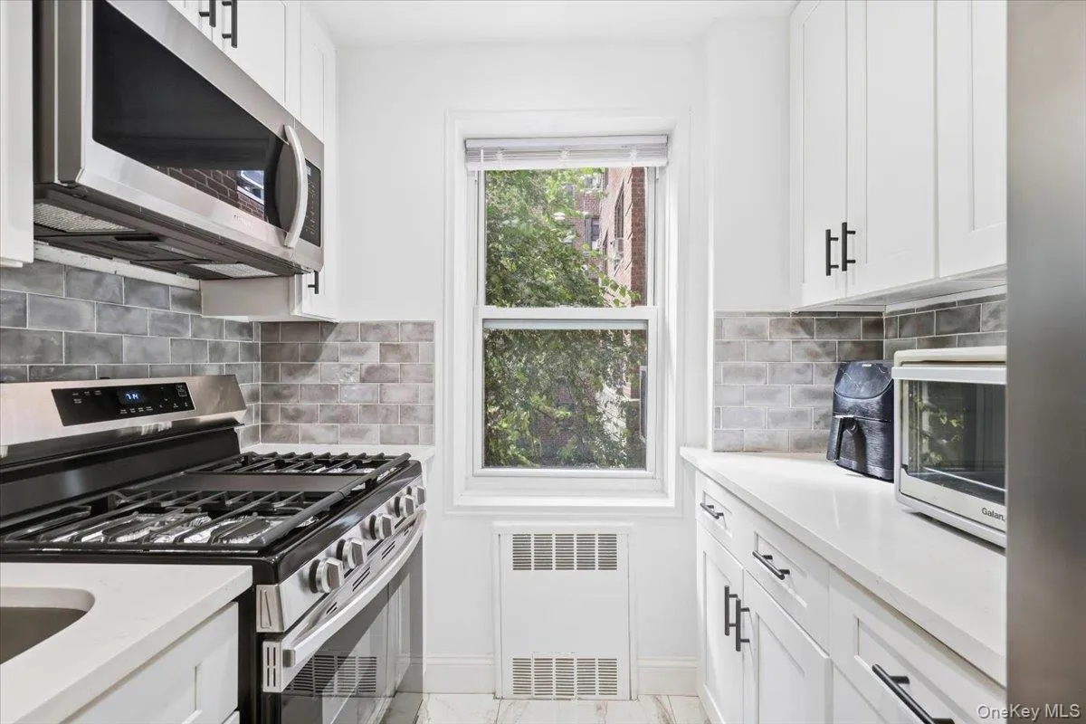 30 Ehrbar, Mount Vernon, NY, 1 Bedroom Bedrooms, 3 Rooms Rooms,1 BathroomBathrooms,Residential,For Rent,Ehrbar,0,1057261 30 Ehrbar, Mount Vernon, NY, 1 Bedroom Bedrooms, 3 Rooms Rooms,1 BathroomBathrooms,Residential,For Rent,Ehrbar,0,1057261
