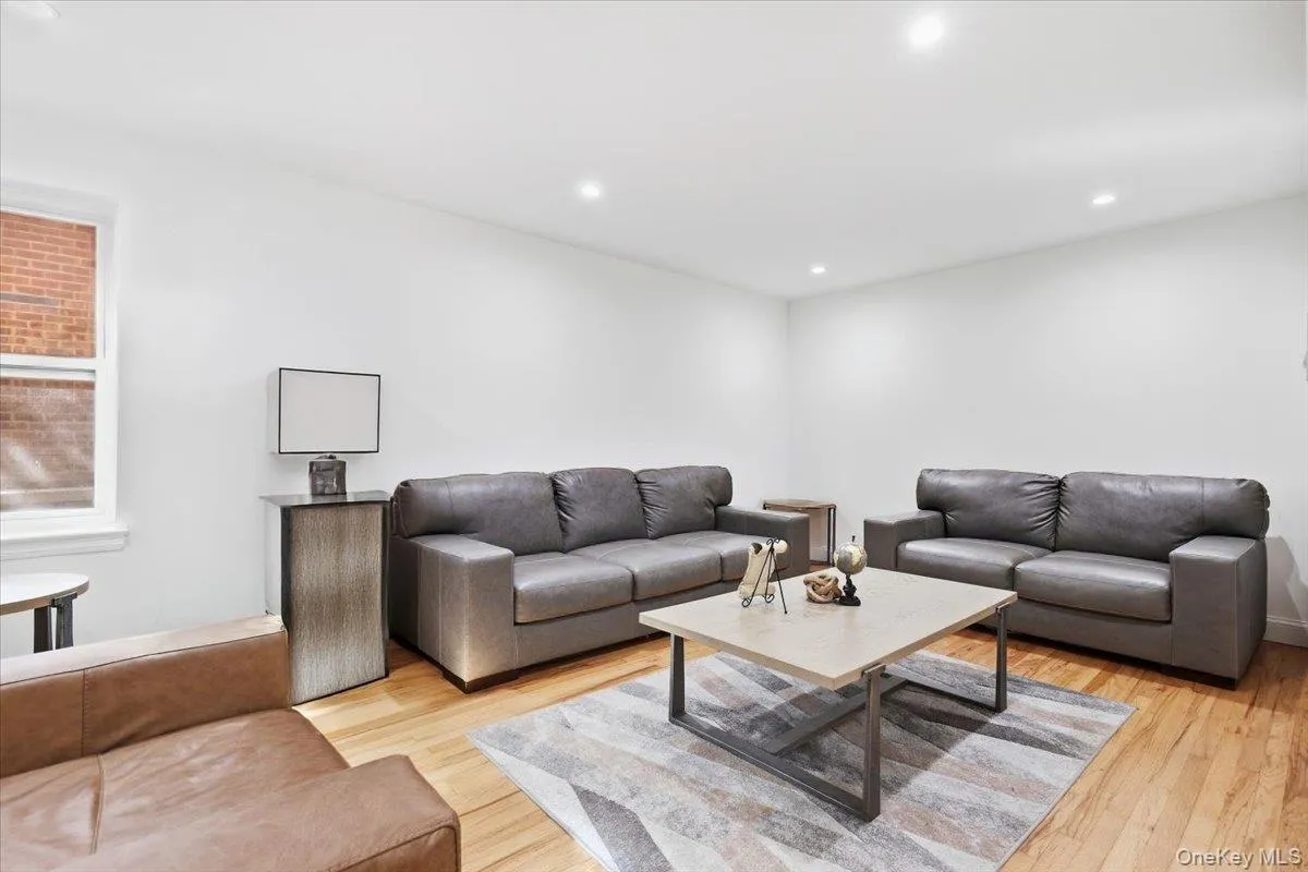 30 Ehrbar, Mount Vernon, NY, 1 Bedroom Bedrooms, 3 Rooms Rooms,1 BathroomBathrooms,Residential,For Rent,Ehrbar,0,1057261 30 Ehrbar, Mount Vernon, NY, 1 Bedroom Bedrooms, 3 Rooms Rooms,1 BathroomBathrooms,Residential,For Rent,Ehrbar,0,1057261