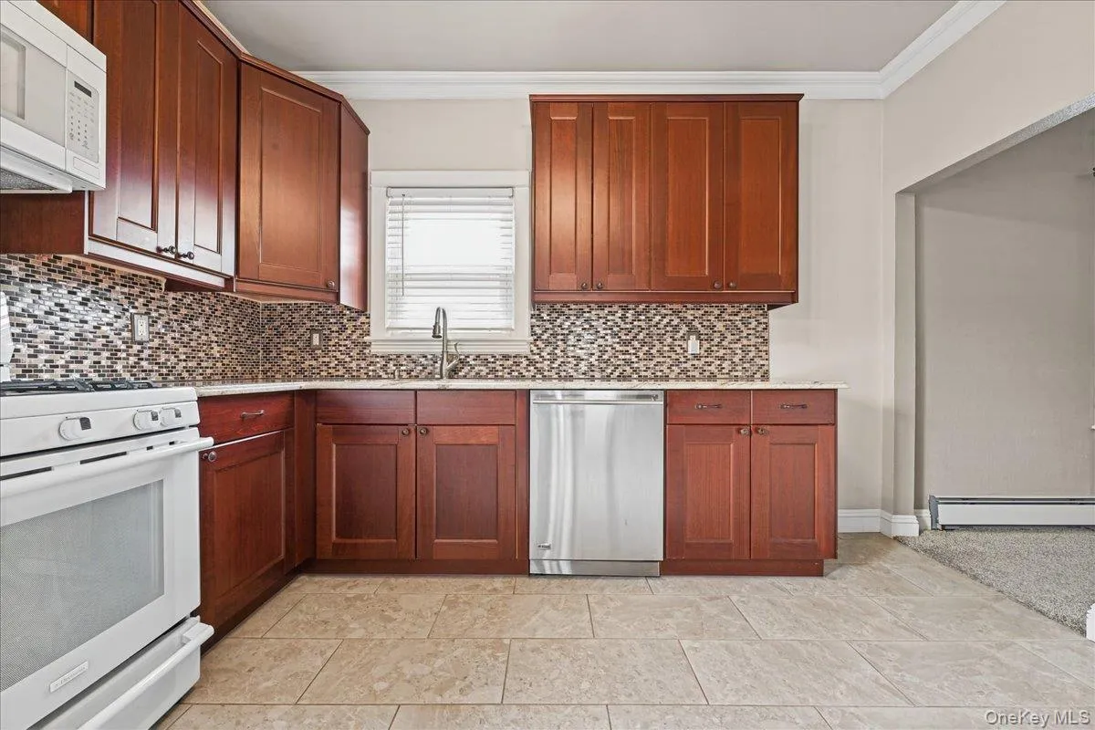 635 6th Street, Babylon, NY, 1 Bedroom Bedrooms, 5 Rooms Rooms,1 BathroomBathrooms,Residential,For Rent,6th,0,1057263 635 6th Street, Babylon, NY, 1 Bedroom Bedrooms, 5 Rooms Rooms,1 BathroomBathrooms,Residential,For Rent,6th,0,1057263