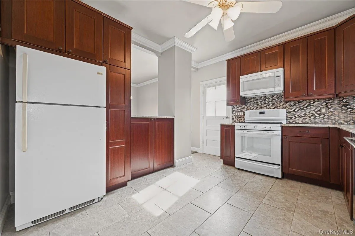 635 6th Street, Babylon, NY, 1 Bedroom Bedrooms, 5 Rooms Rooms,1 BathroomBathrooms,Residential,For Rent,6th,0,1057263 635 6th Street, Babylon, NY, 1 Bedroom Bedrooms, 5 Rooms Rooms,1 BathroomBathrooms,Residential,For Rent,6th,0,1057263