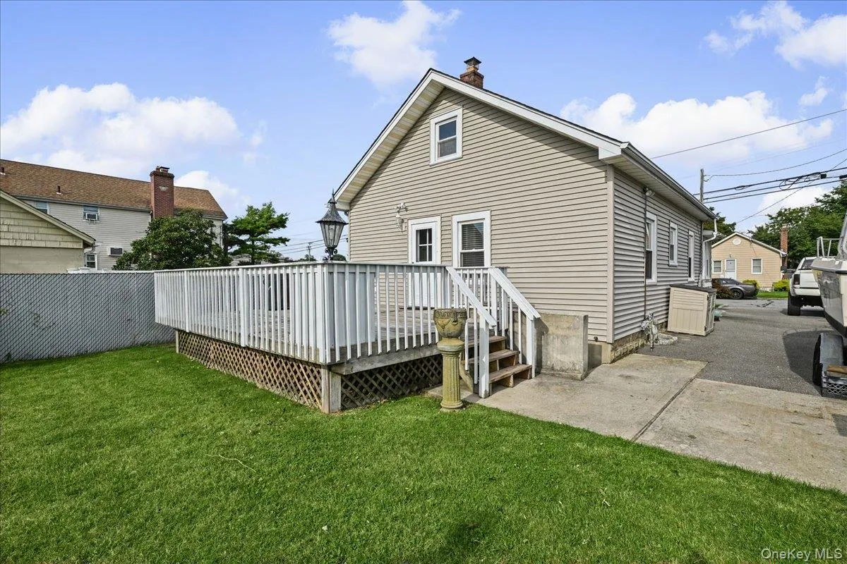 635 6th Street, Babylon, NY, 1 Bedroom Bedrooms, 5 Rooms Rooms,1 BathroomBathrooms,Residential,For Rent,6th,0,1057263 635 6th Street, Babylon, NY, 1 Bedroom Bedrooms, 5 Rooms Rooms,1 BathroomBathrooms,Residential,For Rent,6th,0,1057263