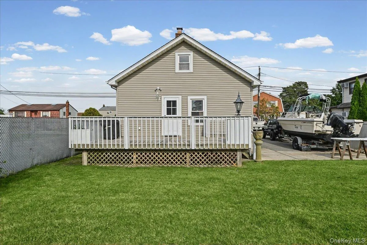 635 6th Street, Babylon, NY, 1 Bedroom Bedrooms, 5 Rooms Rooms,1 BathroomBathrooms,Residential,For Rent,6th,0,1057263 635 6th Street, Babylon, NY, 1 Bedroom Bedrooms, 5 Rooms Rooms,1 BathroomBathrooms,Residential,For Rent,6th,0,1057263