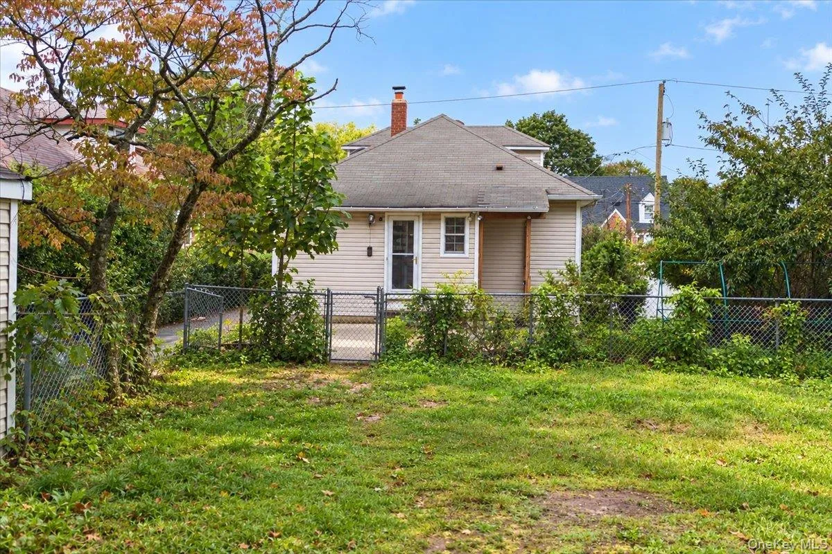 25 3rd Avenue, Islip, NY, 3 Bedrooms Bedrooms, 6 Rooms Rooms,2 BathroomsBathrooms,Residential,For Rent,3rd,0,1057270 25 3rd Avenue, Islip, NY, 3 Bedrooms Bedrooms, 6 Rooms Rooms,2 BathroomsBathrooms,Residential,For Rent,3rd,0,1057270