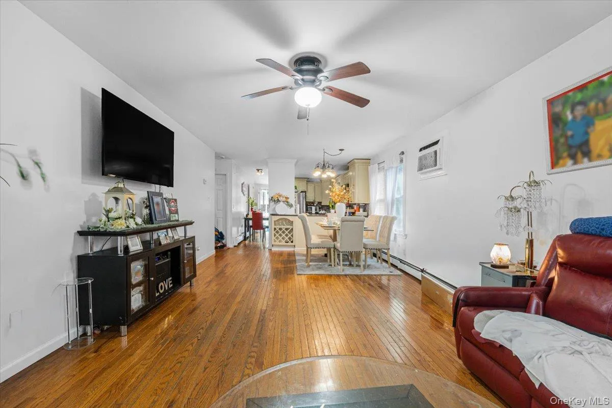 25 3rd Avenue, Islip, NY, 3 Bedrooms Bedrooms, 6 Rooms Rooms,2 BathroomsBathrooms,Residential,For Rent,3rd,0,1057270 25 3rd Avenue, Islip, NY, 3 Bedrooms Bedrooms, 6 Rooms Rooms,2 BathroomsBathrooms,Residential,For Rent,3rd,0,1057270