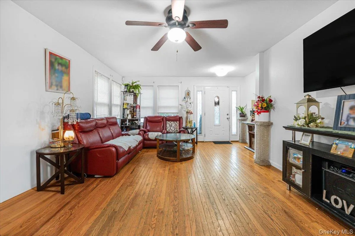 25 3rd Avenue, Islip, NY, 3 Bedrooms Bedrooms, 6 Rooms Rooms,2 BathroomsBathrooms,Residential,For Rent,3rd,0,1057270 25 3rd Avenue, Islip, NY, 3 Bedrooms Bedrooms, 6 Rooms Rooms,2 BathroomsBathrooms,Residential,For Rent,3rd,0,1057270