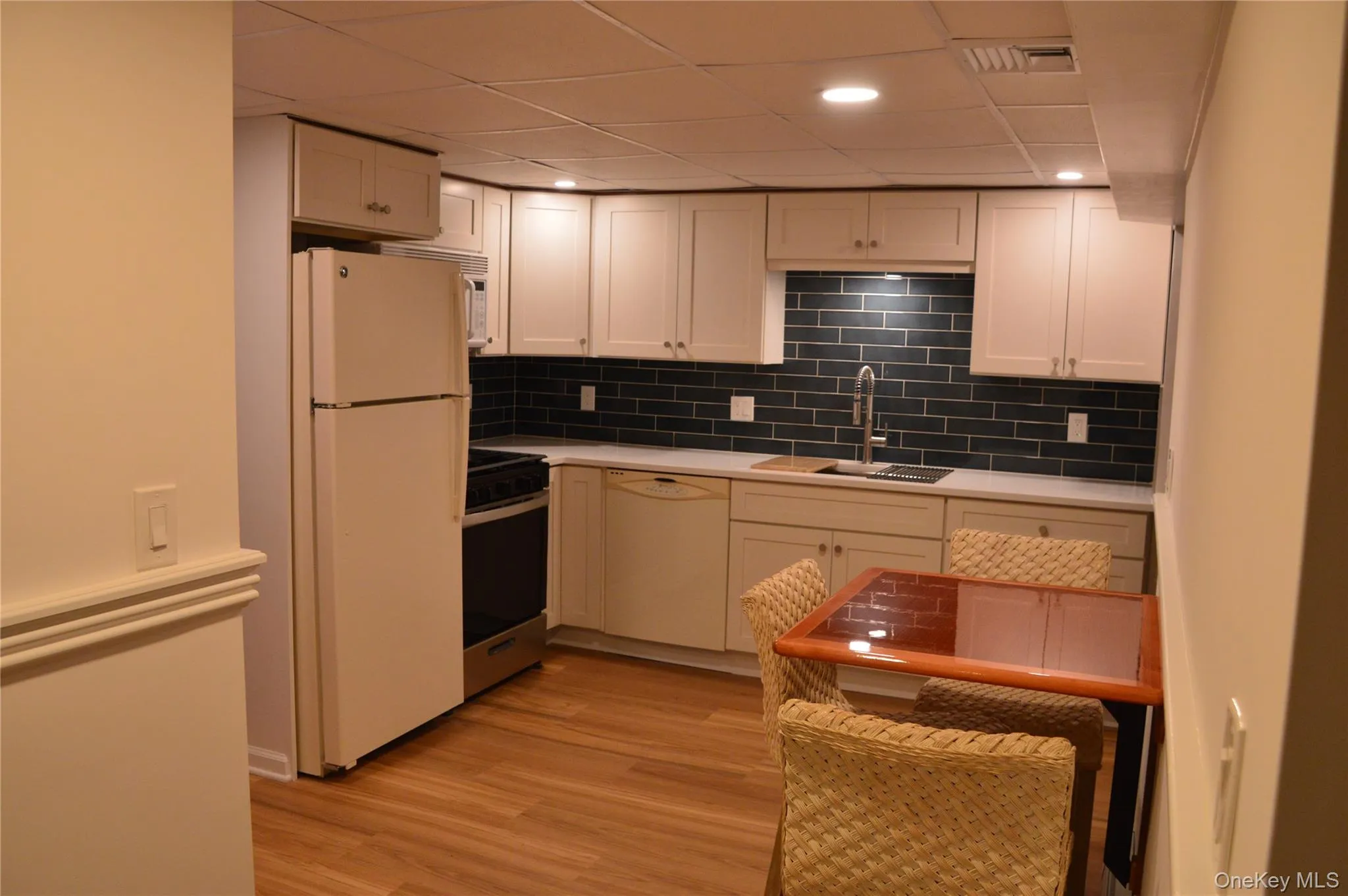 18 Sterling Place, Islip, NY, 5 Bedroom Bedrooms, 9 Room Rooms,2 BathroomBathrooms,Residential Lease,For Rent,Sterling,0,1057278 18 Sterling Place, Islip, NY, 5 Bedroom Bedrooms, 9 Room Rooms,2 BathroomBathrooms,Residential Lease,For Rent,Sterling,0,1057278