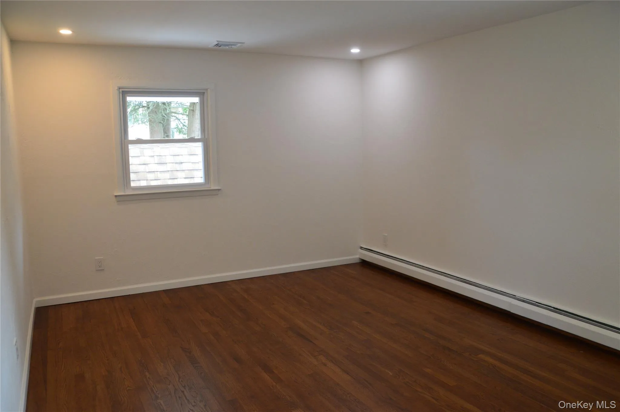18 Sterling Place, Islip, NY, 5 Bedroom Bedrooms, 9 Room Rooms,2 BathroomBathrooms,Residential Lease,For Rent,Sterling,0,1057278 18 Sterling Place, Islip, NY, 5 Bedroom Bedrooms, 9 Room Rooms,2 BathroomBathrooms,Residential Lease,For Rent,Sterling,0,1057278