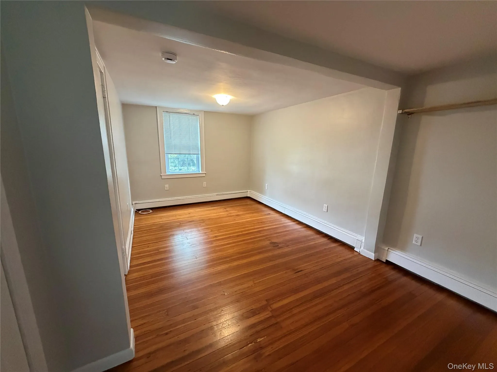 48 Valentine Avenue, Glen Cove, NY, 1 Bedroom Bedrooms, 3 Room Rooms,1 BathroomBathrooms,Residential Lease,For Rent,Valentine,0,1057290 48 Valentine Avenue, Glen Cove, NY, 1 Bedroom Bedrooms, 3 Room Rooms,1 BathroomBathrooms,Residential Lease,For Rent,Valentine,0,1057290