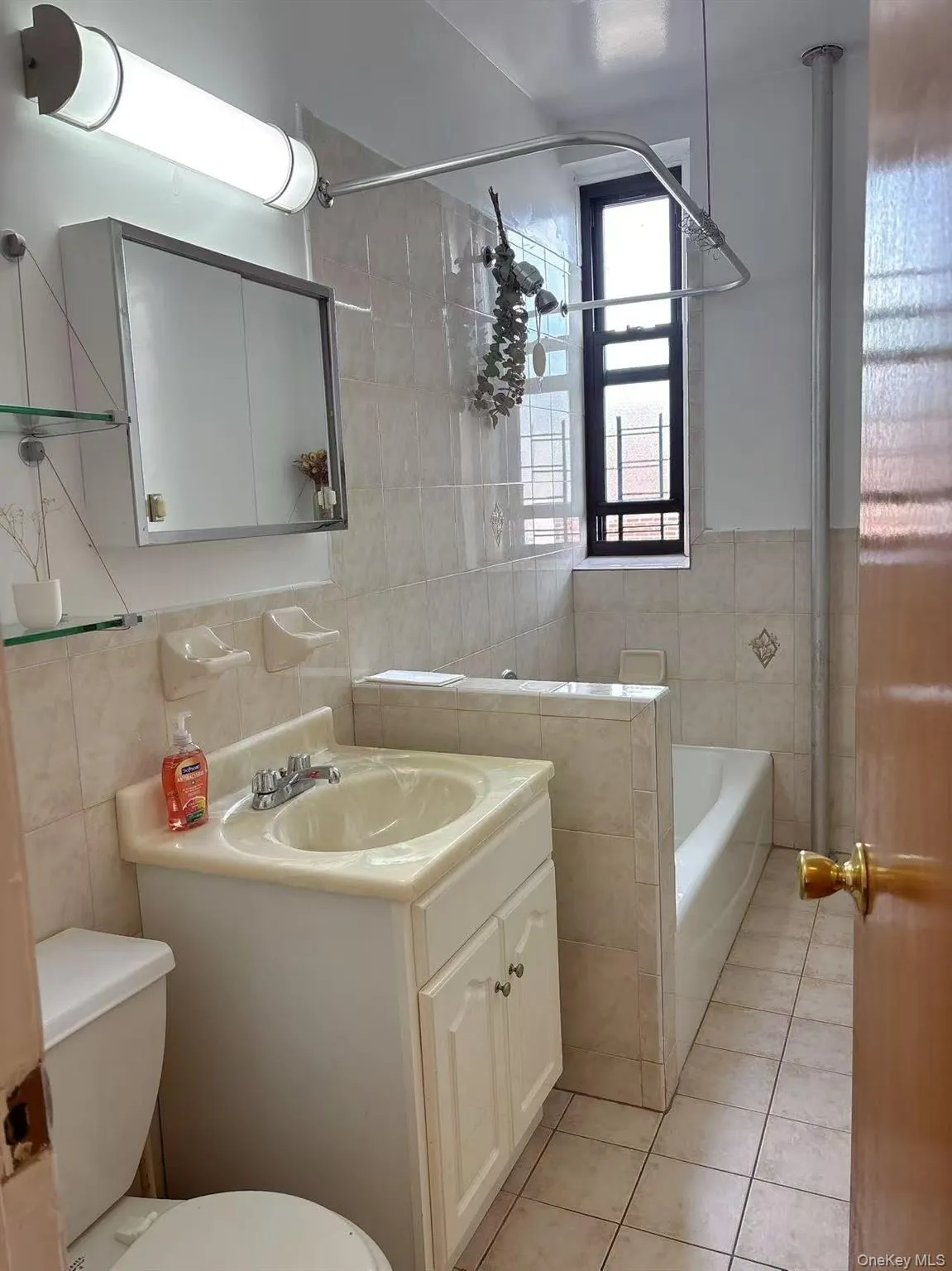 37-16 83 Street, New York, NY, 1 Bedroom Bedrooms, 4 Rooms Rooms,1 BathroomBathrooms,Residential,For Rent,83,0,1057293 37-16 83 Street, New York, NY, 1 Bedroom Bedrooms, 4 Rooms Rooms,1 BathroomBathrooms,Residential,For Rent,83,0,1057293