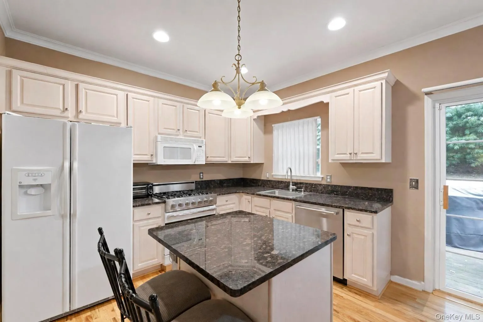 3 Arielle Court, Islip, NY, 3 Bedrooms Bedrooms, 12 Rooms Rooms,2 BathroomsBathrooms,Residential,For Rent,Arielle,0,1057301 3 Arielle Court, Islip, NY, 3 Bedrooms Bedrooms, 12 Rooms Rooms,2 BathroomsBathrooms,Residential,For Rent,Arielle,0,1057301