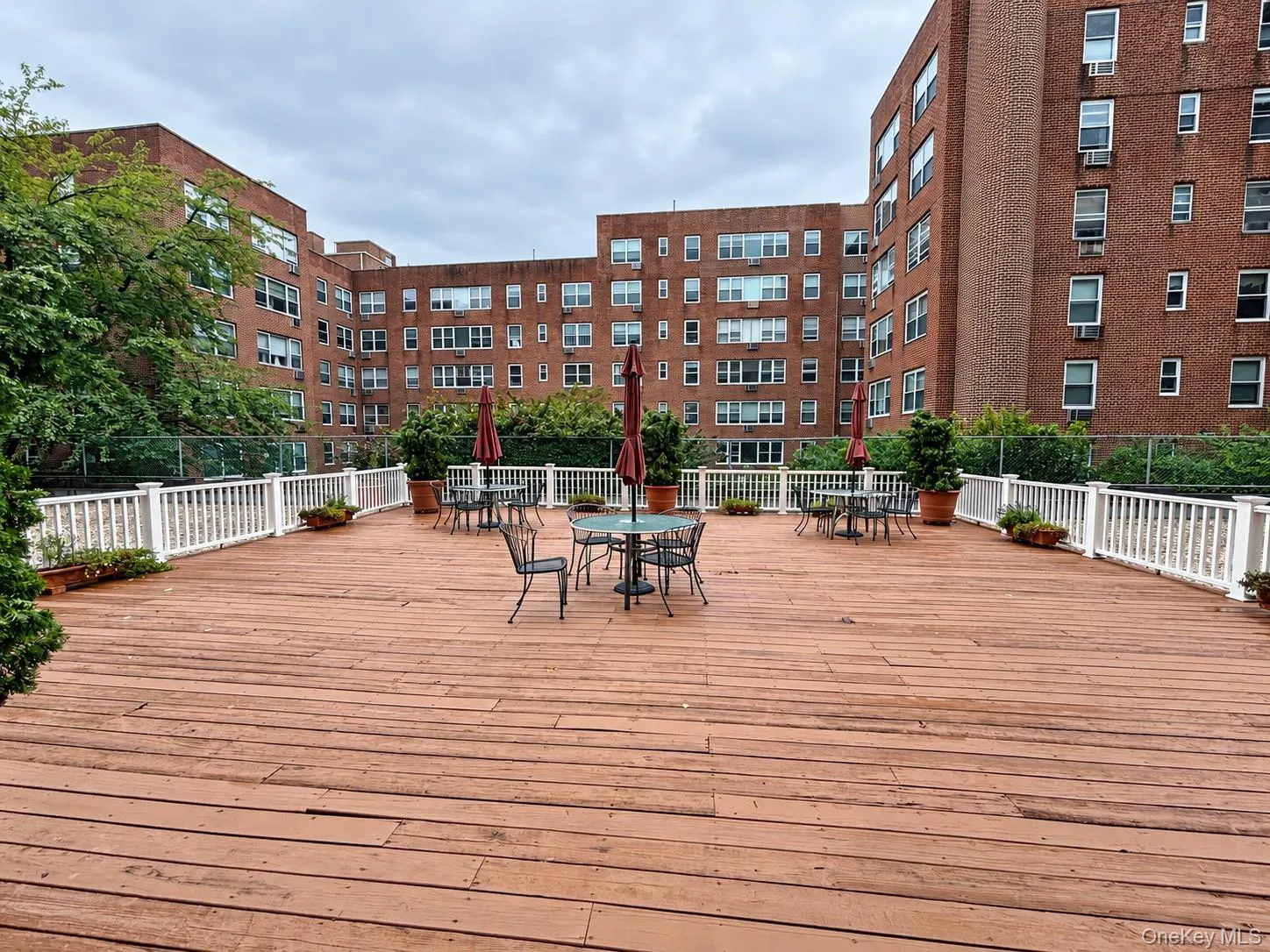 Enjoy the buildings outdoor patio-private for Buckingham residents Enjoy the buildings outdoor patio-private for Buckingham residents