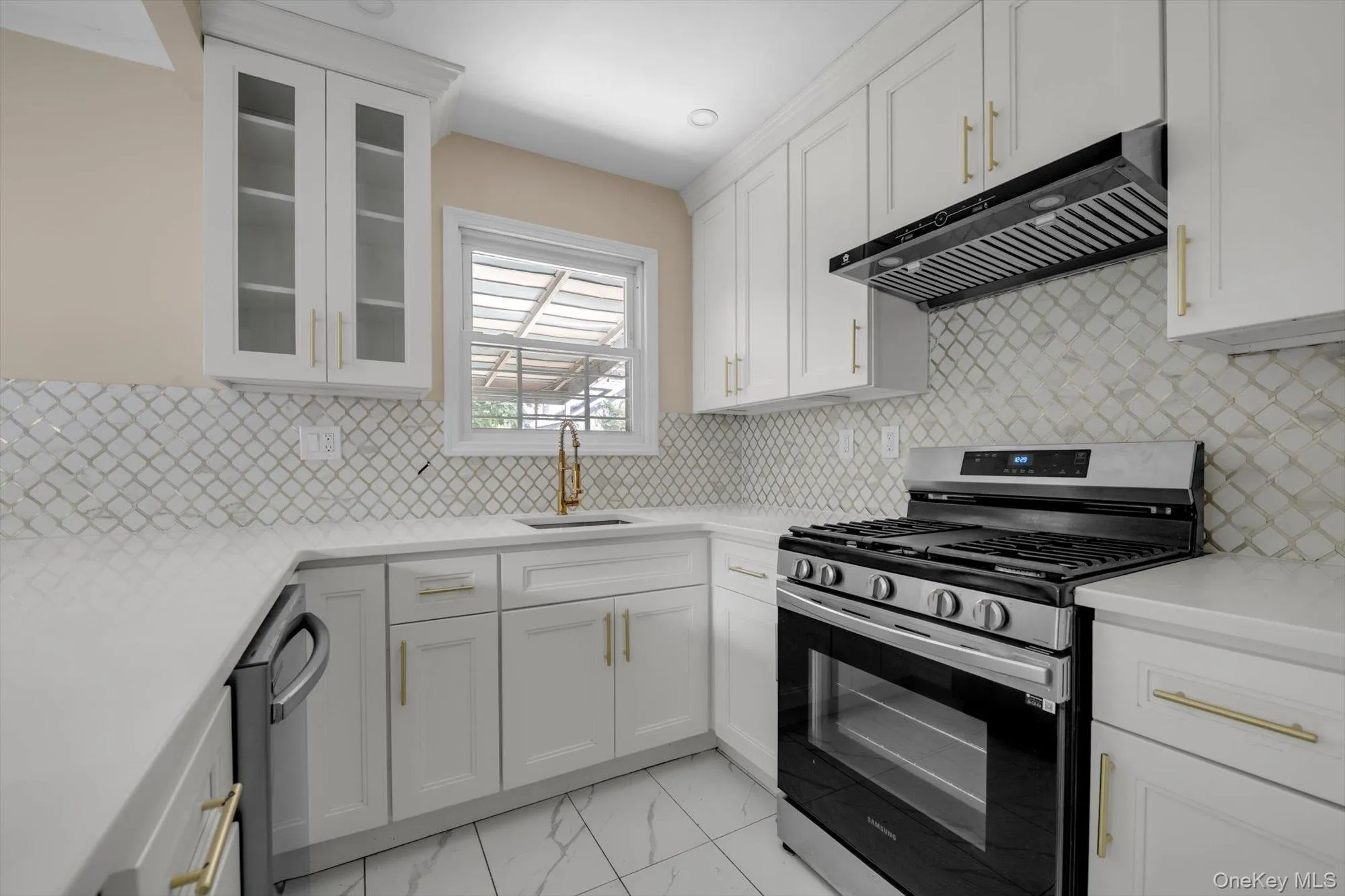 164-38 76th Road, New York, NY, 3 Bedrooms Bedrooms, 6 Rooms Rooms,2 BathroomsBathrooms,Residential,For Rent,76th,0,1057339 164-38 76th Road, New York, NY, 3 Bedrooms Bedrooms, 6 Rooms Rooms,2 BathroomsBathrooms,Residential,For Rent,76th,0,1057339