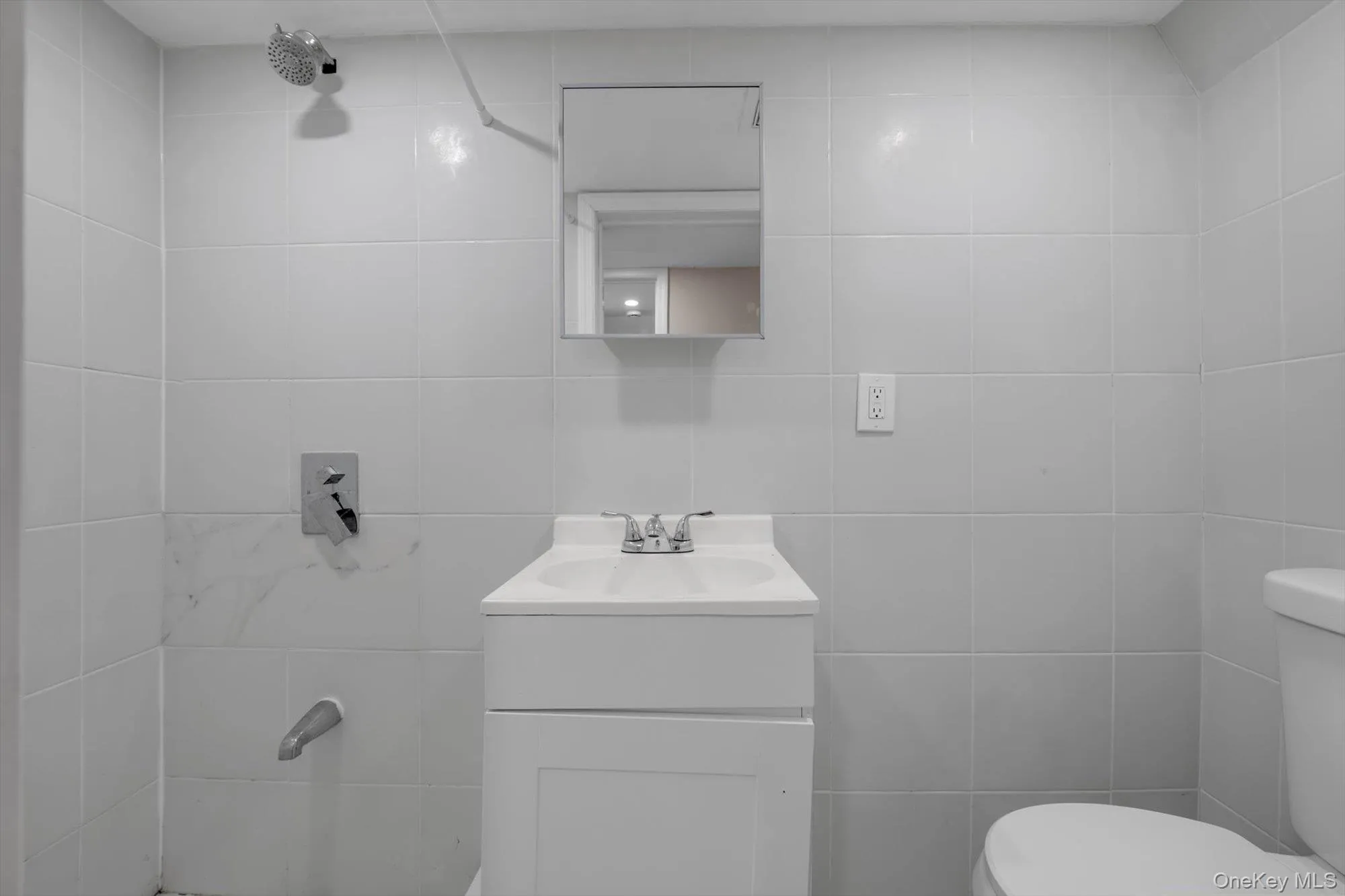 164-38 76th Road, New York, NY, 3 Bedrooms Bedrooms, 6 Rooms Rooms,2 BathroomsBathrooms,Residential,For Rent,76th,0,1057339 164-38 76th Road, New York, NY, 3 Bedrooms Bedrooms, 6 Rooms Rooms,2 BathroomsBathrooms,Residential,For Rent,76th,0,1057339