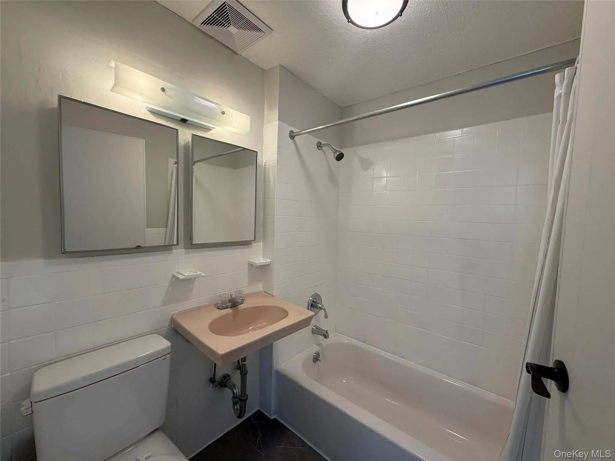 1 Birchwood Avenue, North Hempstead, NY, 2 Room Rooms,1 BathroomBathrooms,Residential Lease,For Rent,Birchwood,0,1057341 1 Birchwood Avenue, North Hempstead, NY, 2 Room Rooms,1 BathroomBathrooms,Residential Lease,For Rent,Birchwood,0,1057341