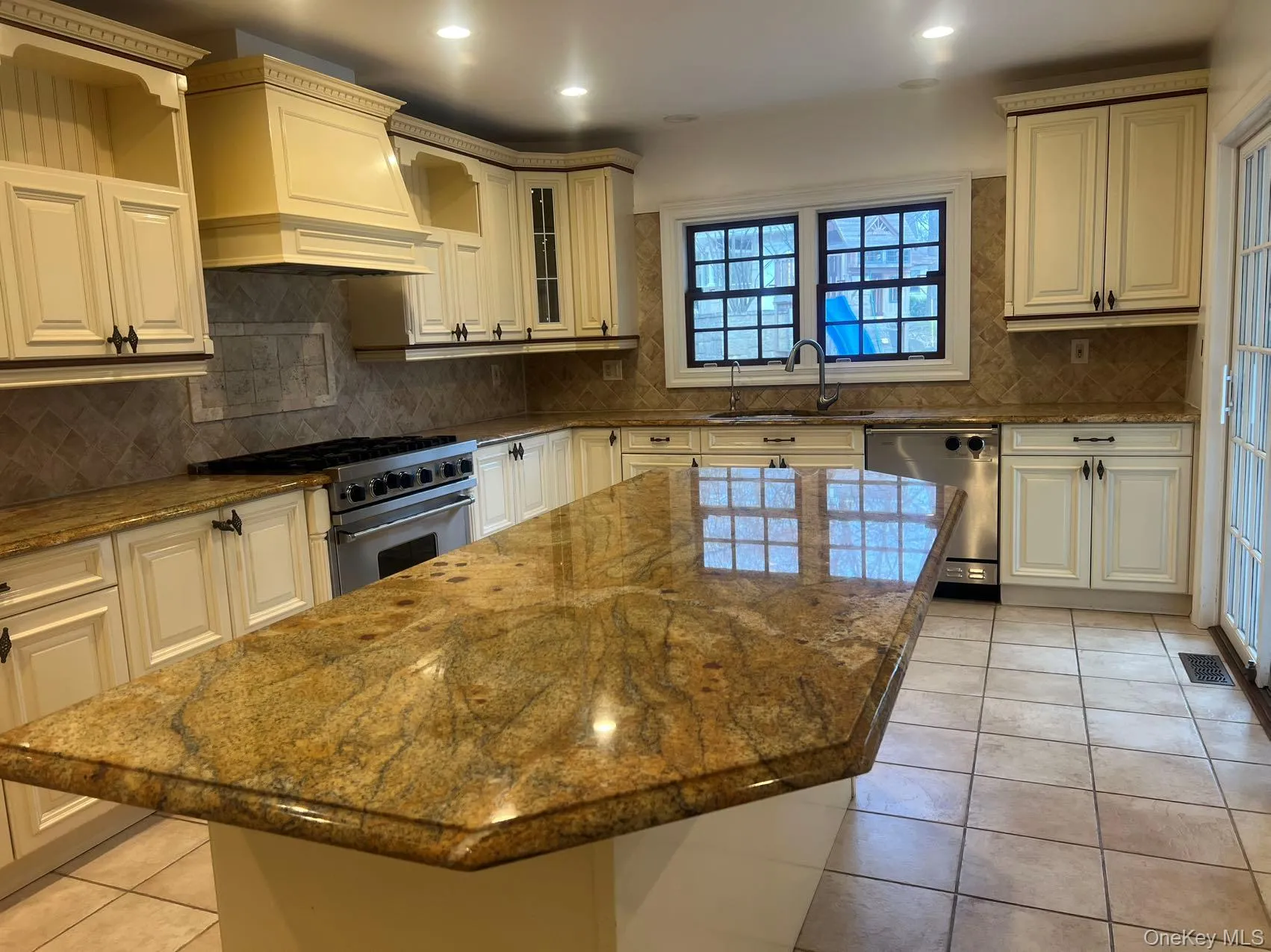 12 The Intervale, North Hempstead, NY, 5 Bedrooms Bedrooms, 11 Rooms Rooms,5 BathroomsBathrooms,Residential Lease,For Rent,The Intervale,0,1057343 12 The Intervale, North Hempstead, NY, 5 Bedrooms Bedrooms, 11 Rooms Rooms,5 BathroomsBathrooms,Residential Lease,For Rent,The Intervale,0,1057343