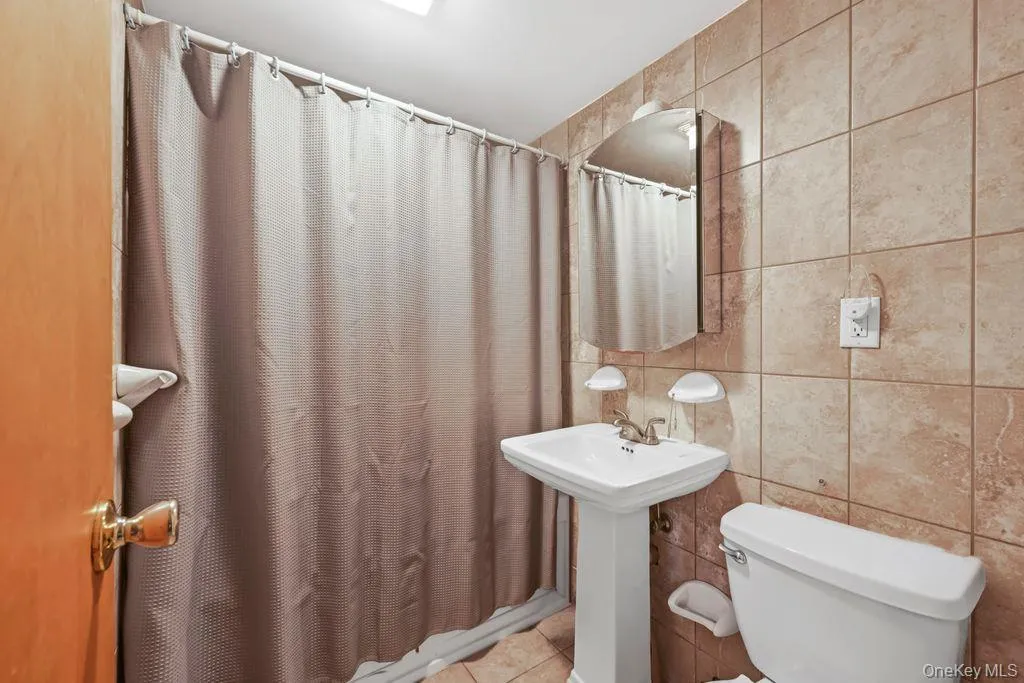 2136 28th Street, New York, NY, 3 Bedrooms Bedrooms, 6 Rooms Rooms,2 BathroomsBathrooms,Residential,For Rent,28th,0,1057355 2136 28th Street, New York, NY, 3 Bedrooms Bedrooms, 6 Rooms Rooms,2 BathroomsBathrooms,Residential,For Rent,28th,0,1057355