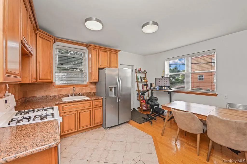 2136 28th Street, New York, NY, 3 Bedrooms Bedrooms, 6 Rooms Rooms,2 BathroomsBathrooms,Residential,For Rent,28th,0,1057355 2136 28th Street, New York, NY, 3 Bedrooms Bedrooms, 6 Rooms Rooms,2 BathroomsBathrooms,Residential,For Rent,28th,0,1057355