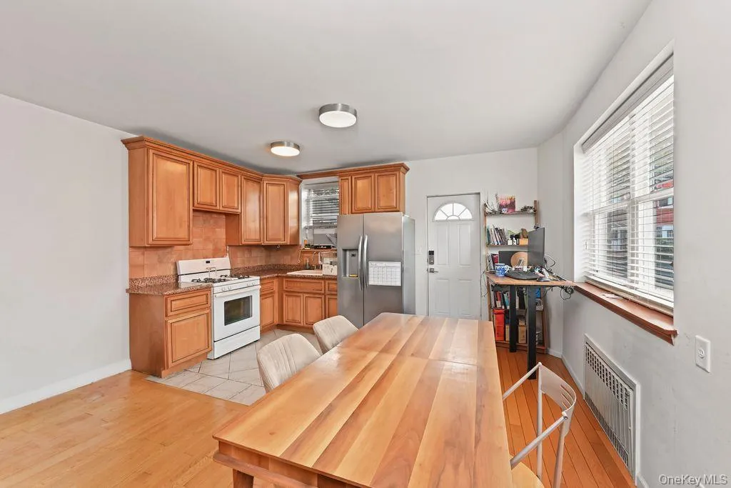 2136 28th Street, New York, NY, 3 Bedrooms Bedrooms, 6 Rooms Rooms,2 BathroomsBathrooms,Residential,For Rent,28th,0,1057355 2136 28th Street, New York, NY, 3 Bedrooms Bedrooms, 6 Rooms Rooms,2 BathroomsBathrooms,Residential,For Rent,28th,0,1057355